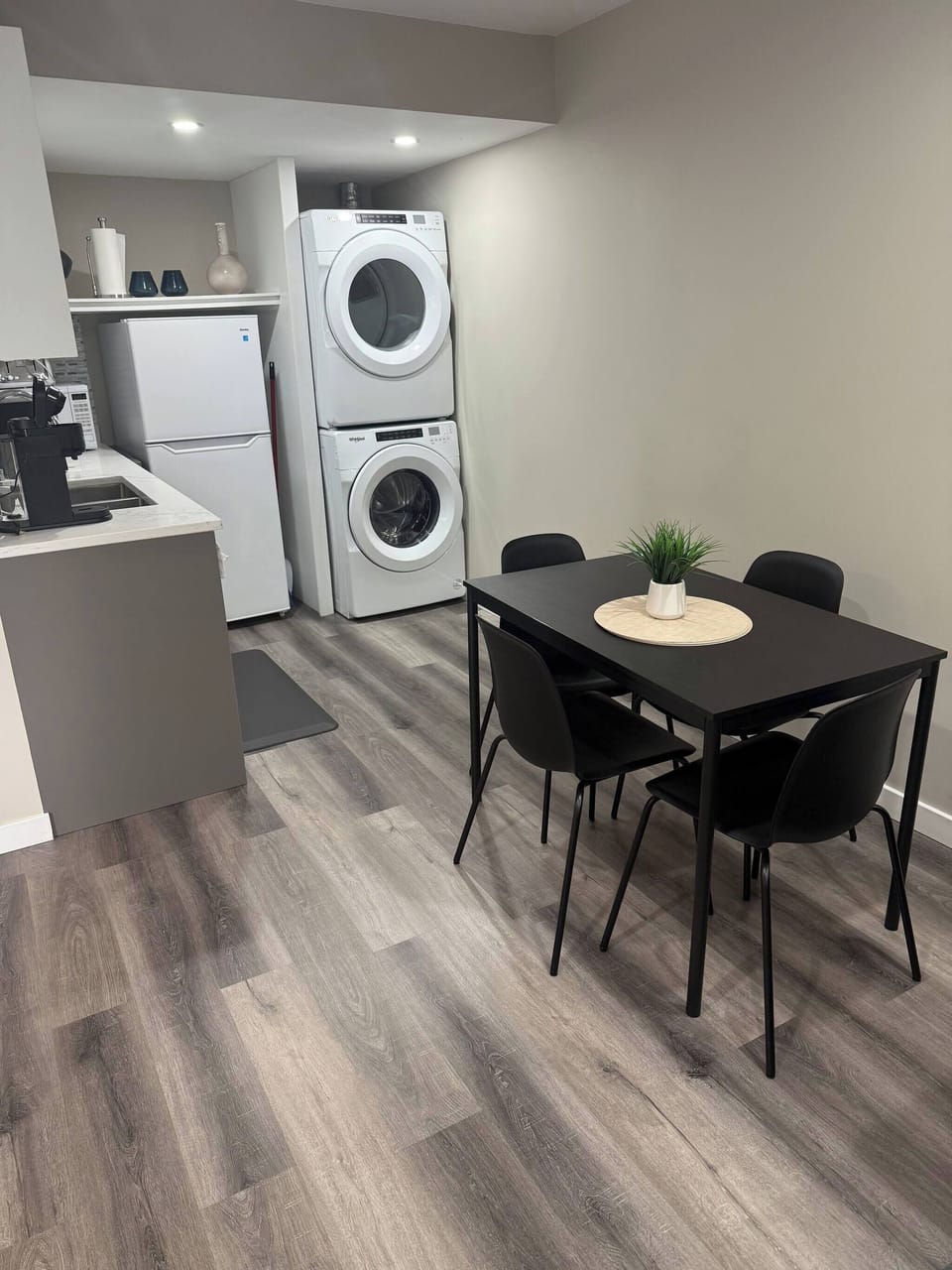 House, 1 Bedroom | Dining