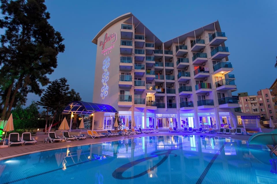 Seasonal outdoor pool, pool umbrellas, sun loungers