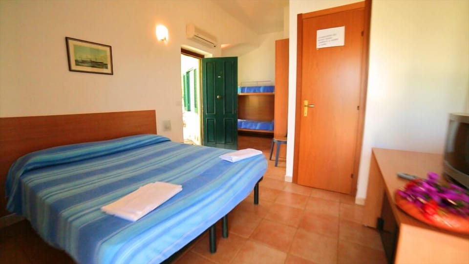 Minibar, bed sheets