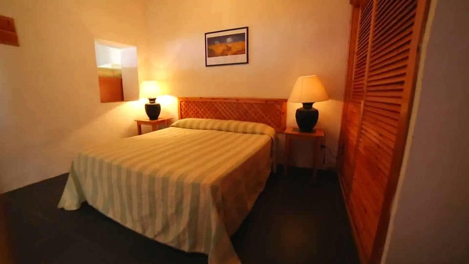 Quadruple Room | Minibar, bed sheets