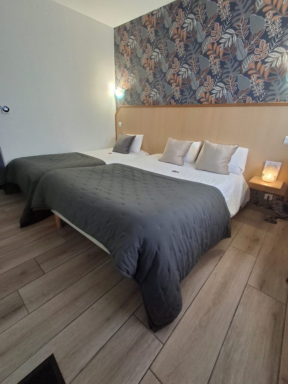 Standard Triple Room | Laptop workspace, soundproofing, iron/ironing board, free WiFi