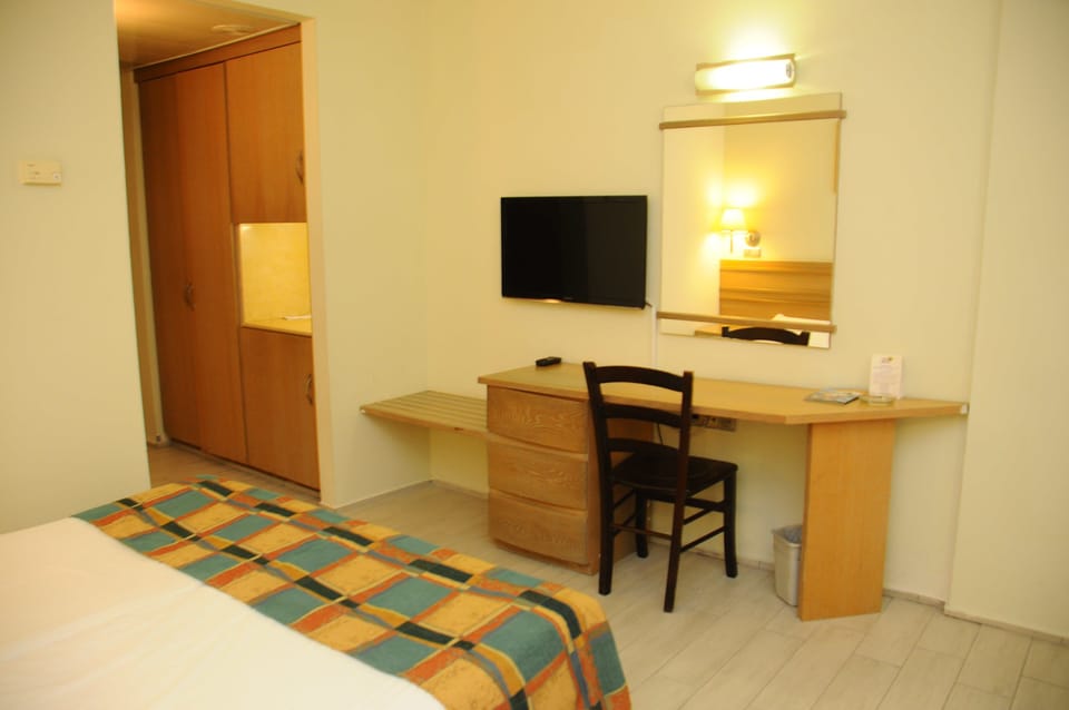 Minibar, in-room safe, soundproofing, iron/ironing board
