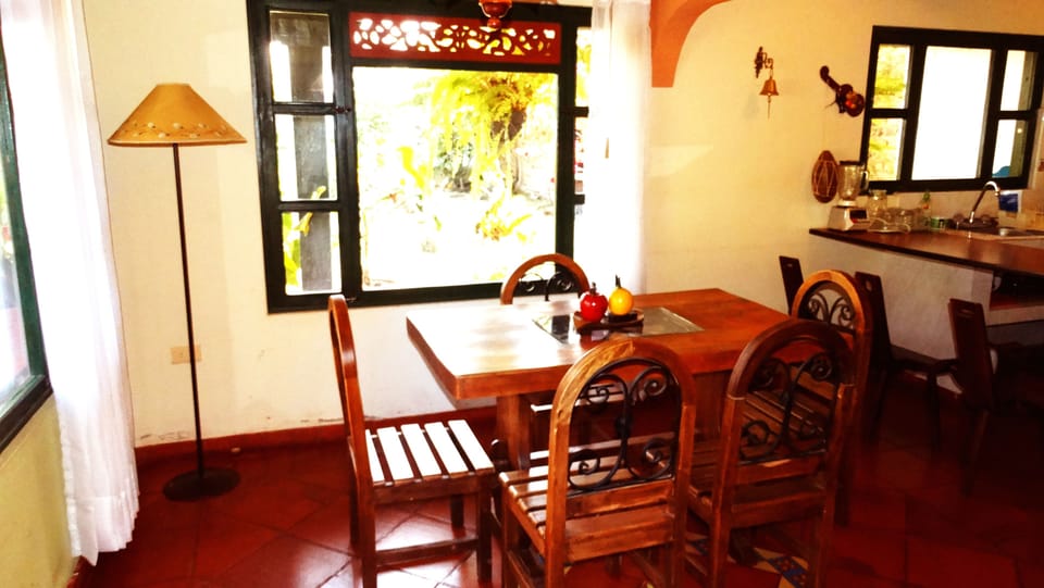 Cabin, 5 Bedrooms, 2 Bathrooms | In-room dining