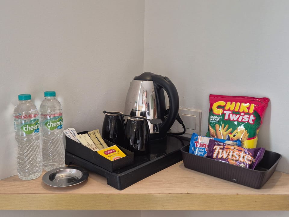 Desk, laptop workspace, WiFi (free)