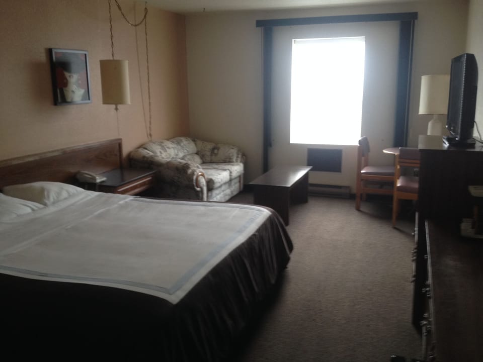 Standard Room, 1 Queen Bed | WiFi (free)