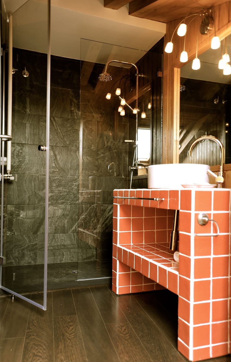 Deep soaking tub, free toiletries, hair dryer, bidet