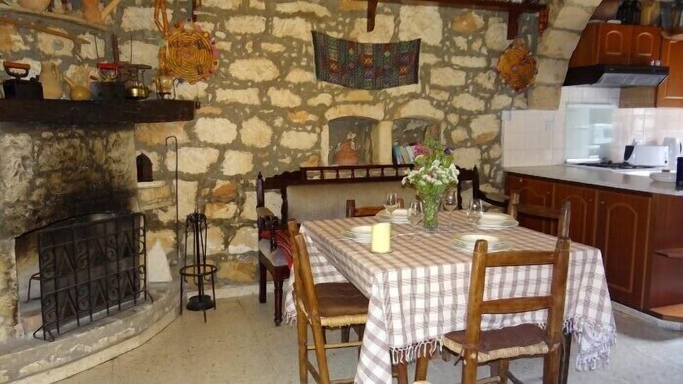 Cottage | In-room dining