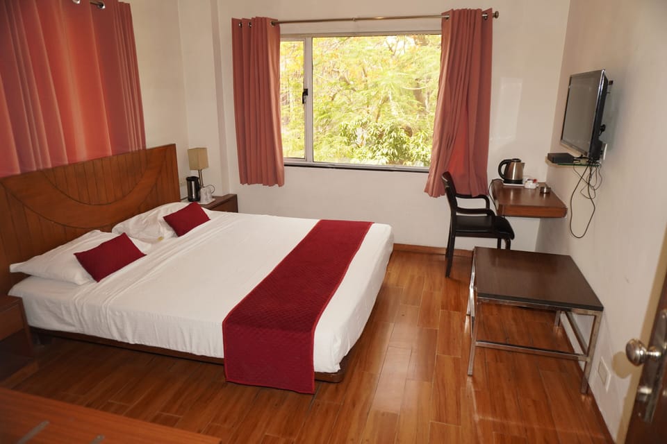 Deluxe Double Room, Garden View | Desk, free WiFi