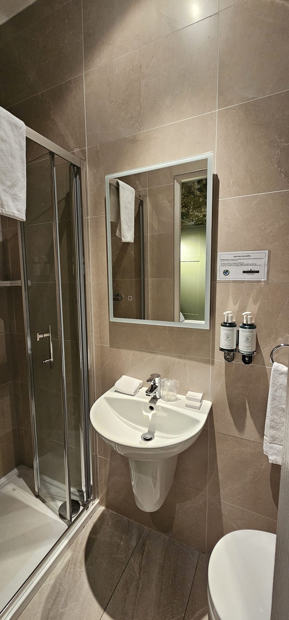 Economy Single Room, 1 Twin Bed | Individually decorated, iron/ironing board, free WiFi, bed sheets