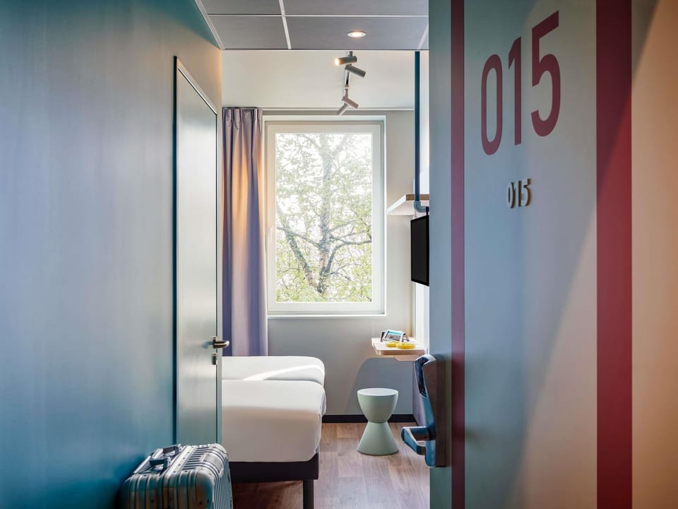 Double Room | Select Comfort beds, desk, soundproofing, iron/ironing board