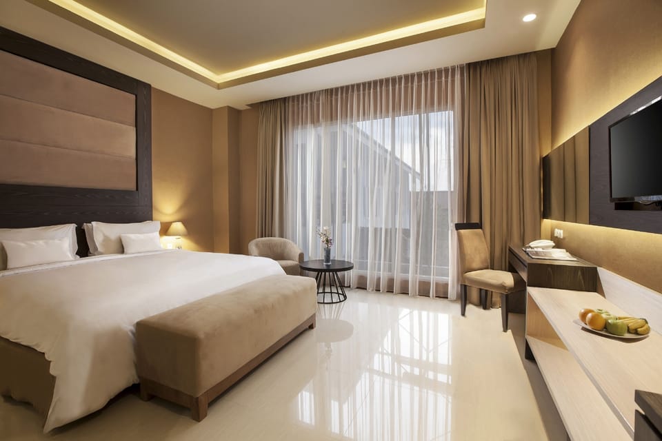 Suite | Desk, free WiFi, bed sheets