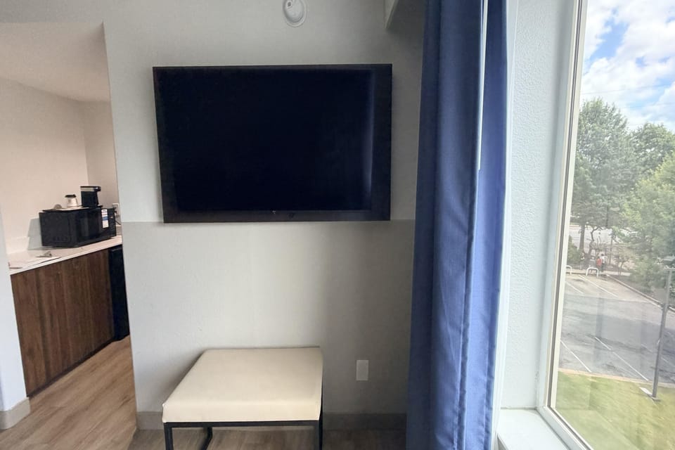 Suite, 1 Bedroom, Non Smoking (1 King Bed) | In-room safe, desk, iron/ironing board, WiFi (free)