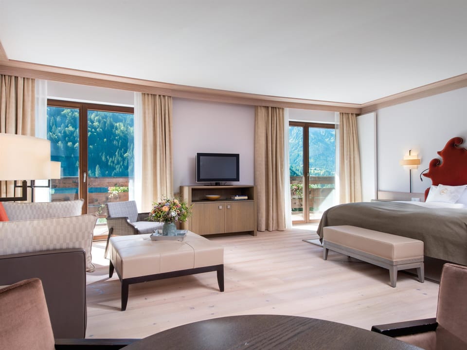 Comfort Double Room, 1 King Bed, Non Smoking | 1 bedroom, hypo-allergenic bedding, down comforters, free minibar