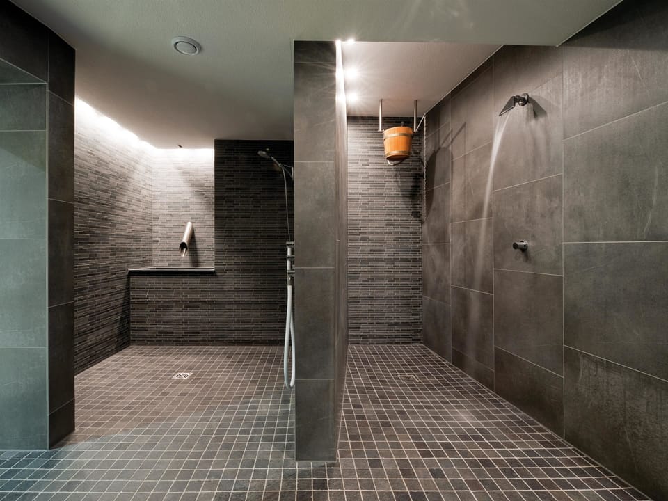 Couples treatment rooms, sauna, hot tub, steam room, body treatments