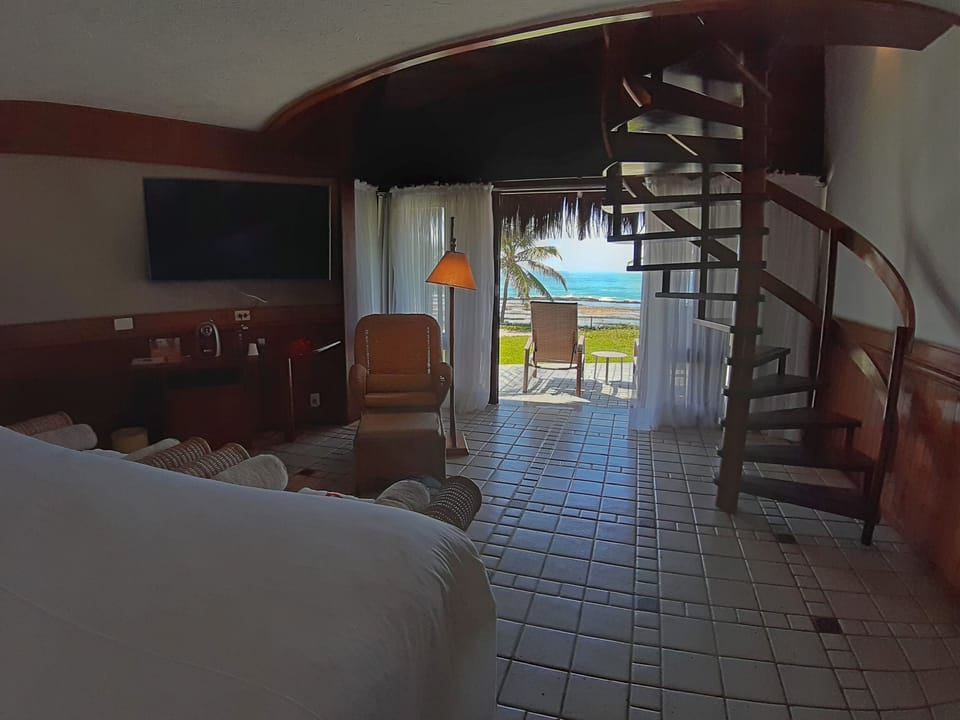 Luxury Seafront Bungalow - exclusive breakfast | Minibar, in-room safe, desk, blackout drapes
