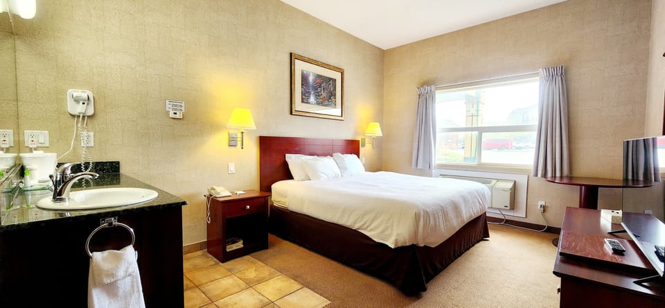 Standard Room, 1 King Bed, Shower Grab Bars | Desk, iron/ironing board, free WiFi, bed sheets