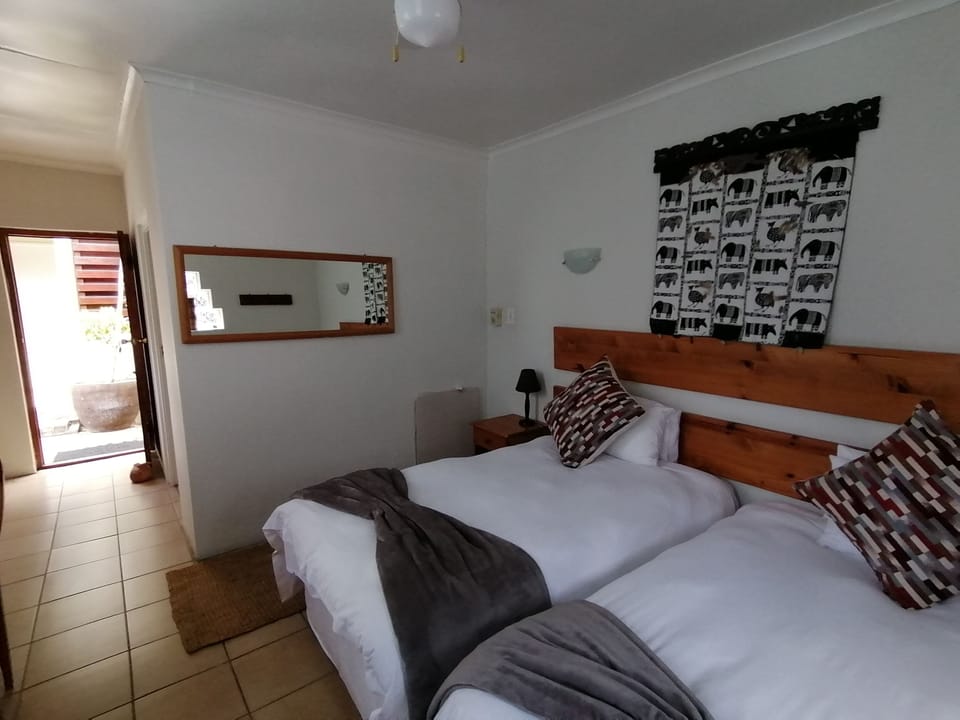 Standard Twin Room, 1 Queen Bed | 1 bedroom, premium bedding, down comforters, Select Comfort beds