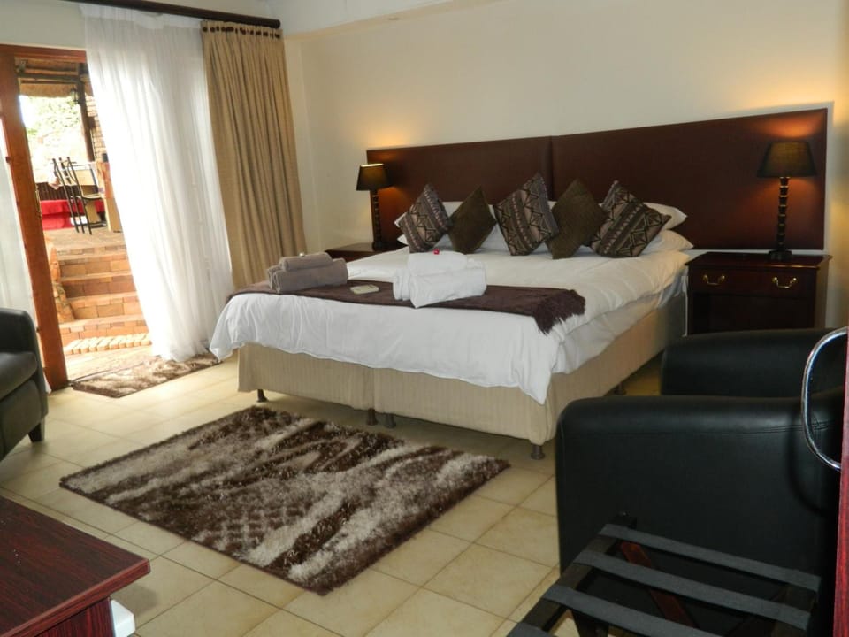 Minibar, in-room safe, desk, soundproofing