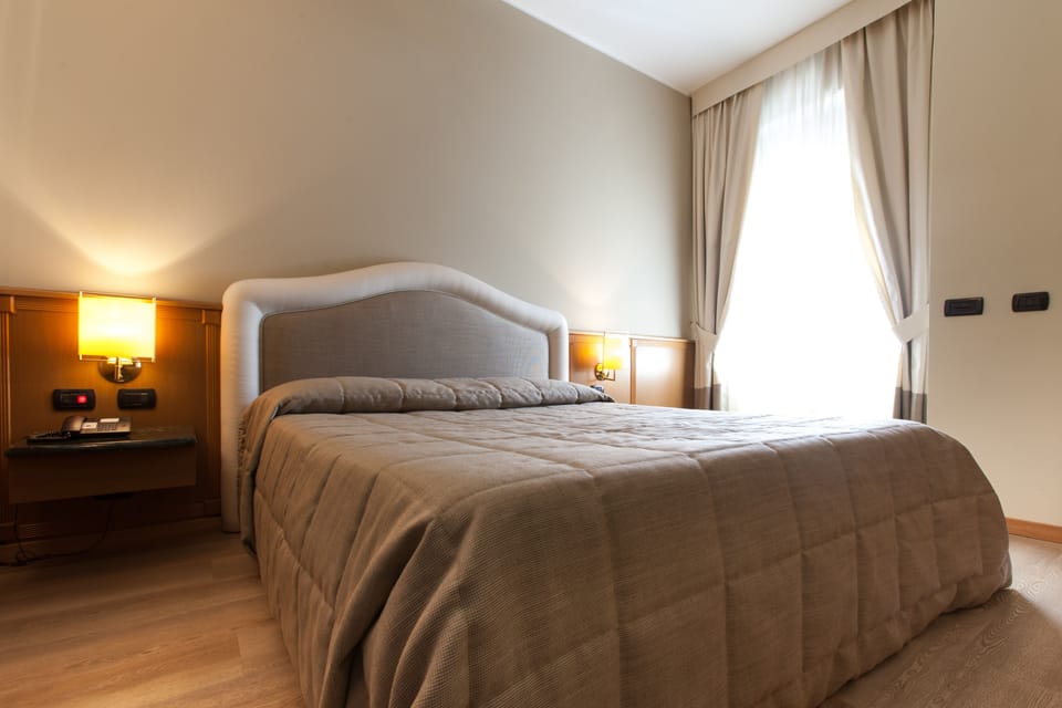 Down comforters, minibar, in-room safe, desk