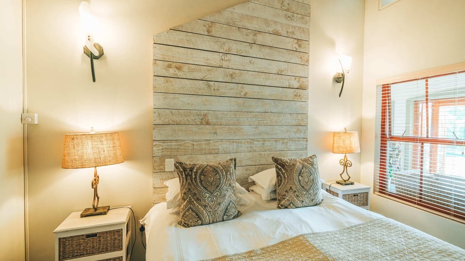 Romantic Room | Premium bedding, minibar, in-room safe, individually decorated