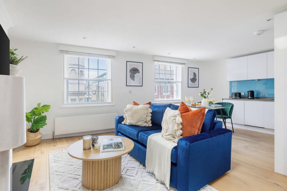 City Apartment, 1 Double Bed with Sofa bed, Non Smoking, City View | Living area | 40-inch Smart TV with satellite channels
