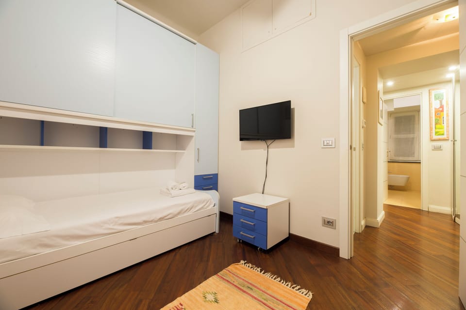 Apartment, 3 Bedrooms, 2 Bathrooms | Desk, laptop workspace, iron/ironing board, WiFi (free)