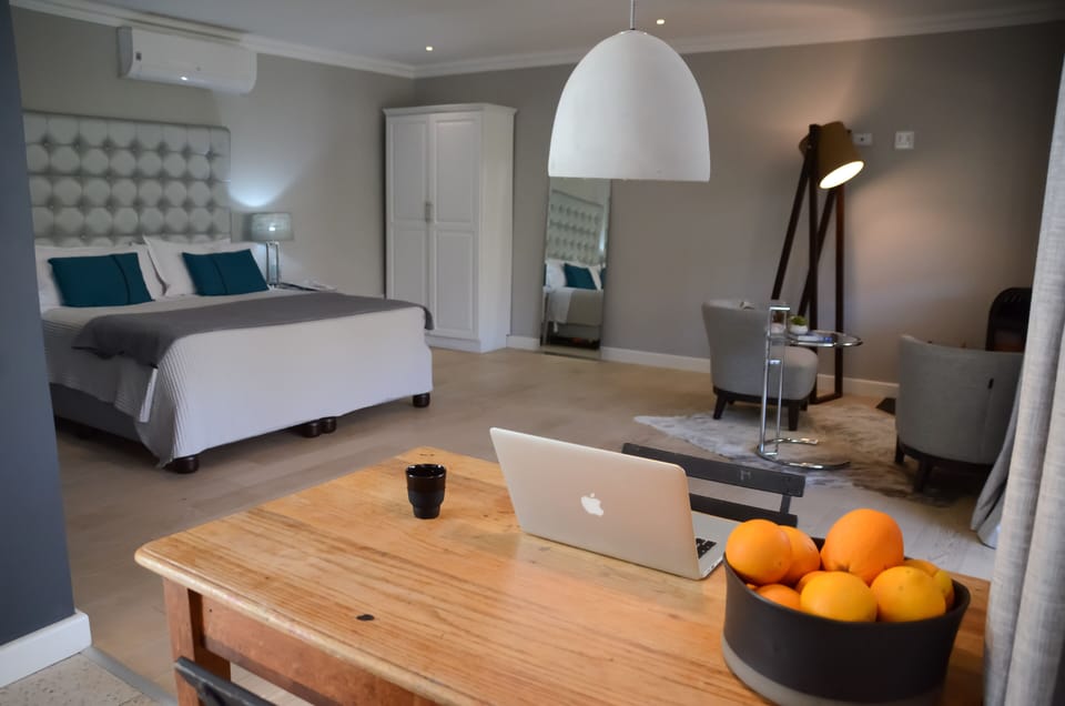 Luxury River unit 5 | In-room safe, individually decorated, laptop workspace, blackout drapes