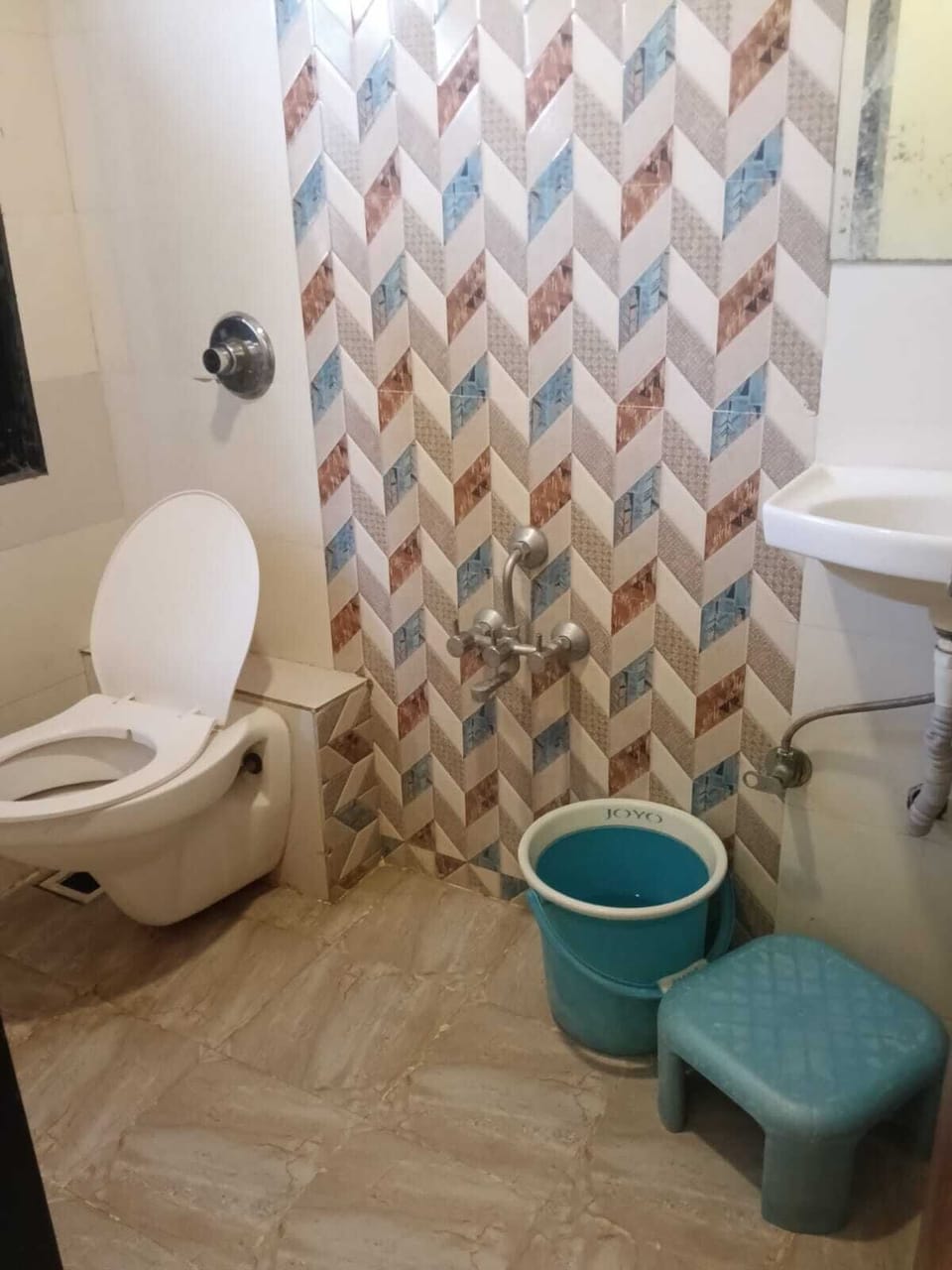 Deluxe Double Room, City View | Bathroom | Free toiletries, slippers, towels, soap