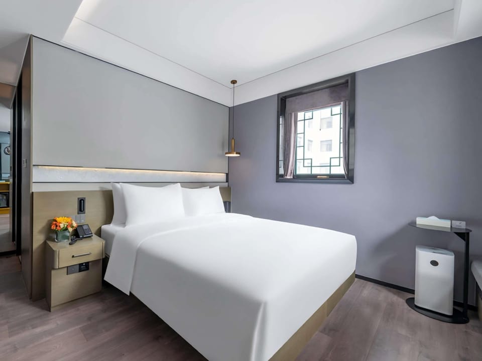 Deluxe Room, 1 King Bed