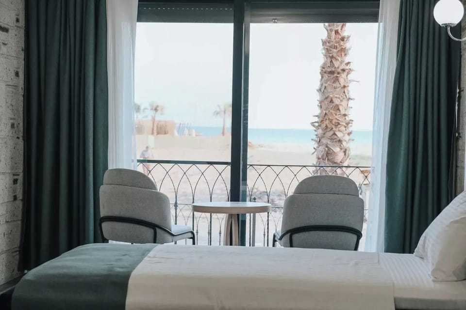 In-room safe, free WiFi, bed sheets