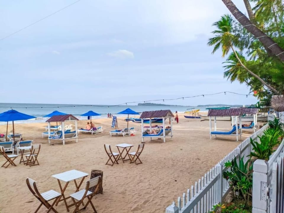 Deluxe Double Room, Garden View | Beach
