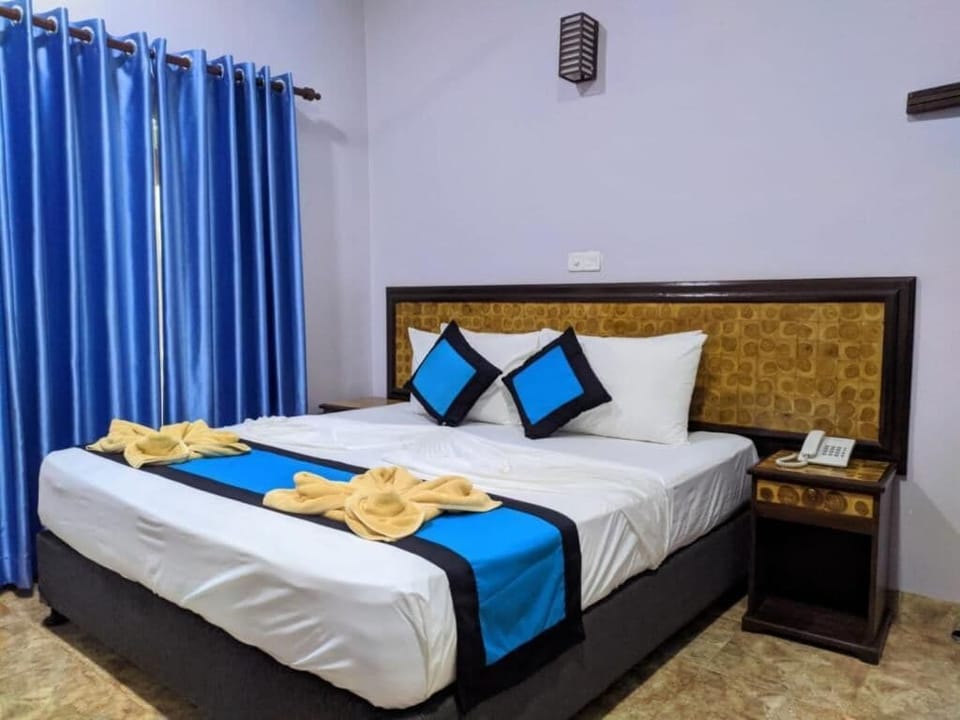 Deluxe Double Room, Garden View | Laptop workspace, free WiFi
