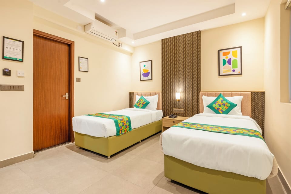 Deluxe Double Room | Iron/ironing board