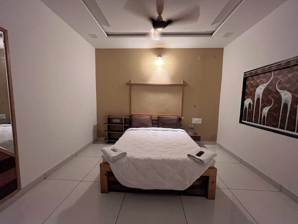Deluxe Room, Garden View | Individually furnished, desk, laptop workspace, bed sheets