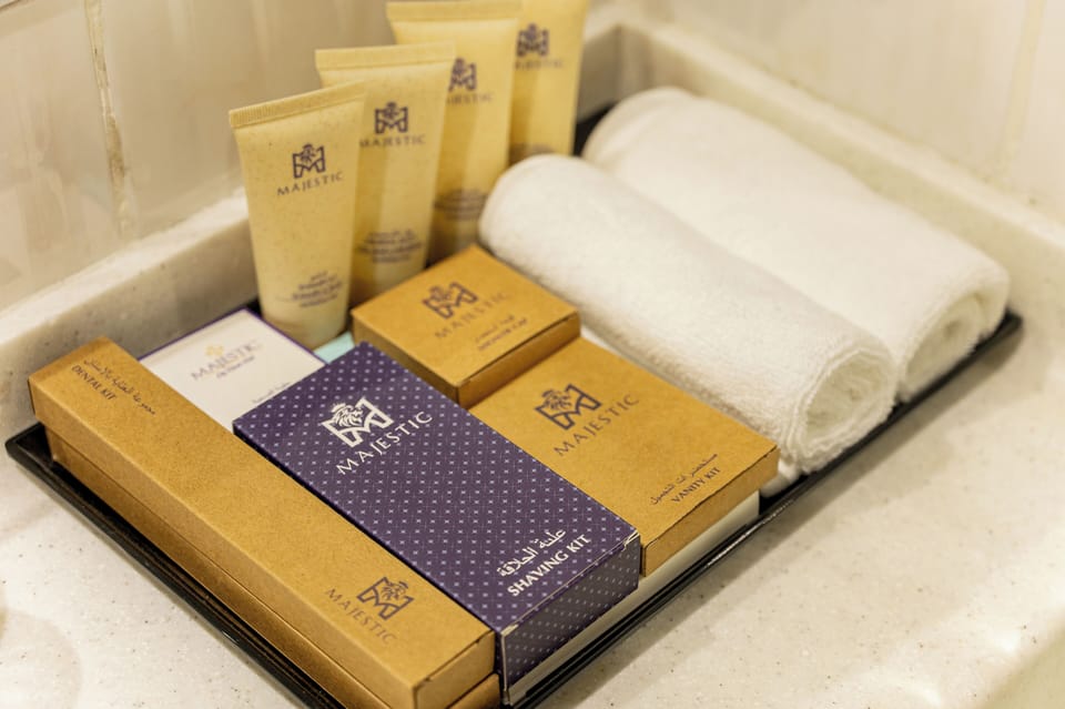 City Room | Bathroom amenities | Combined shower/tub, hair dryer, towels, soap
