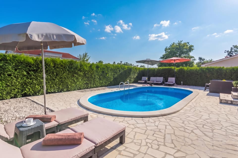 Standard House, 4 Bedrooms, Microwave (Istrian Villa Stella for 8: Pool &) | Outdoor pool | Seasonal outdoor pool