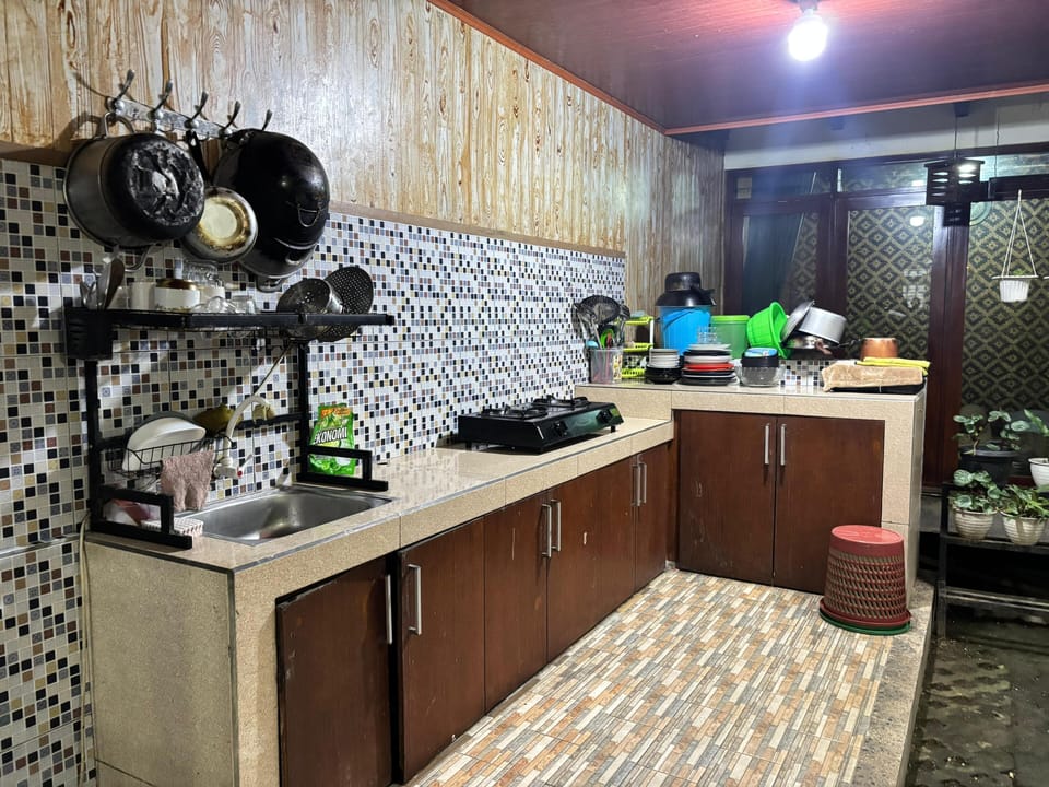 Cookware/dishes/utensils