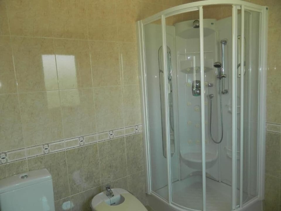 Suite, Garden View | Bathroom | Bathtub, bidet, towels