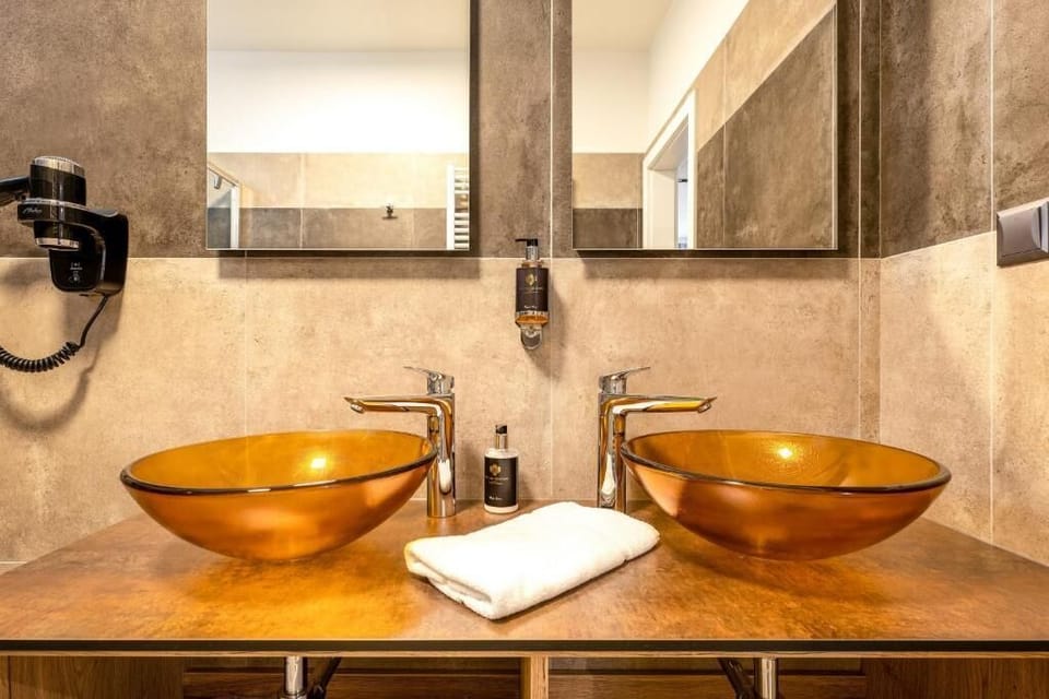 Deluxe Double Room | Bathroom