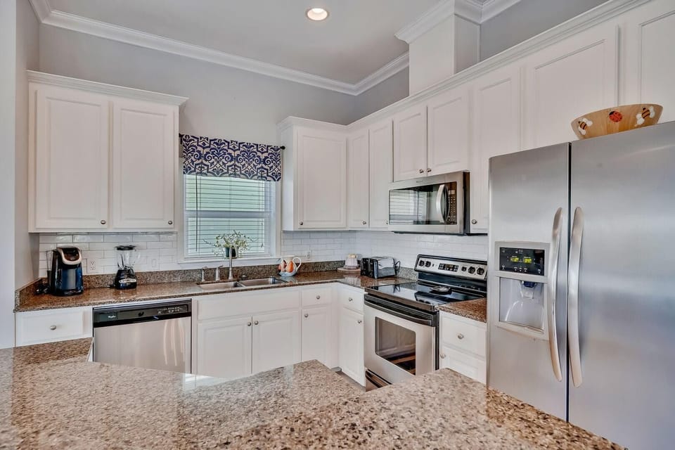 House, Multiple Beds (Princess of Monaco) | Private kitchen