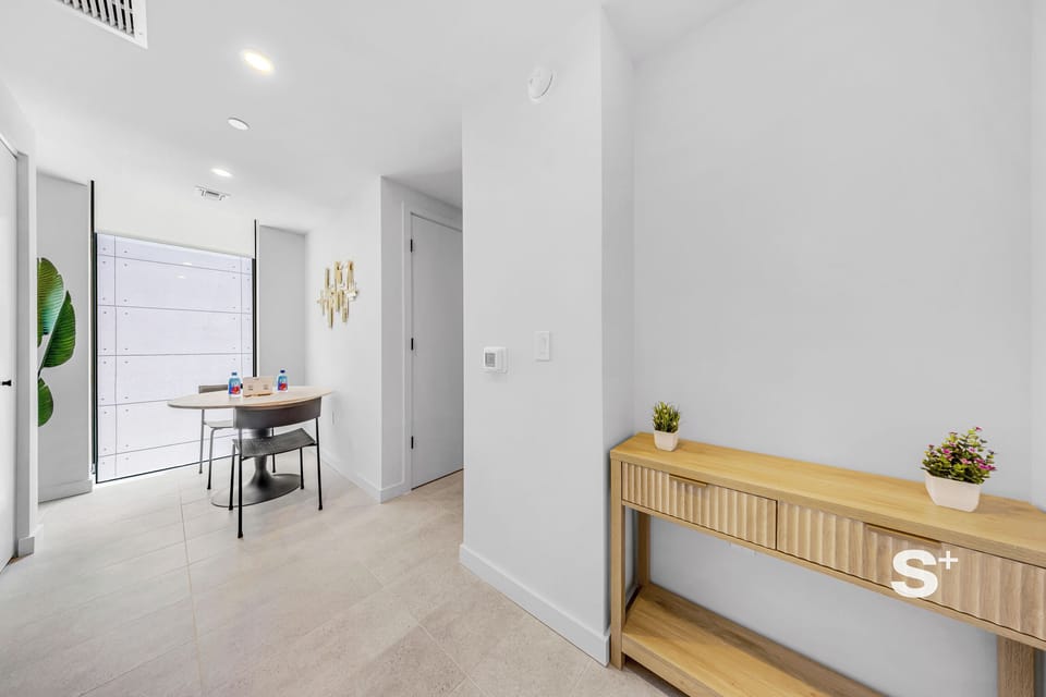 Condo, Balcony, City View | Interior