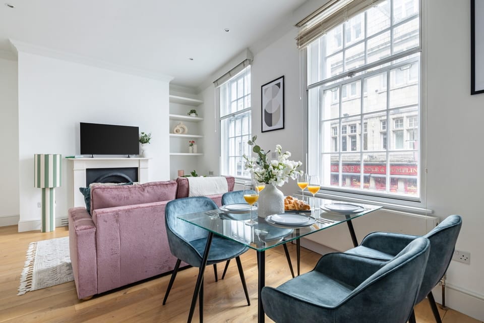 City Apartment, 1 Double Bed with Sofa bed, Non Smoking, City View | Dining