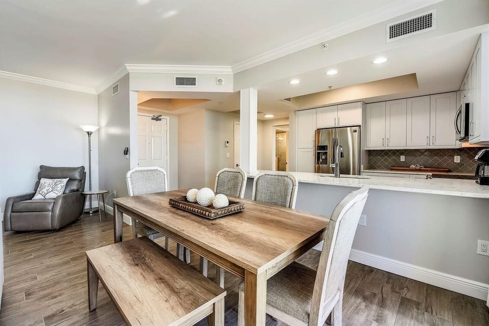 Condo, Multiple Beds (Silver Beach Towers 102W- Southern He) | Interior
