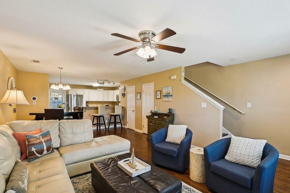 House, Multiple Beds (Woodland Shores- Sea'cret Treasure) | Living area