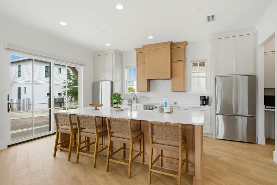 House, Multiple Beds (The Tannin House - Meeting House Squa) | Private kitchen