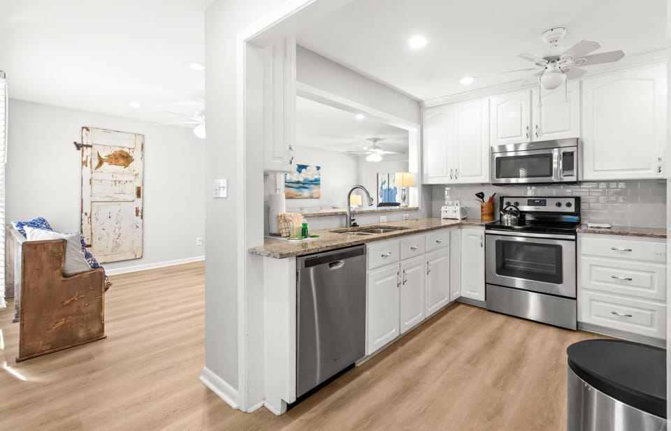 House, Multiple Beds (Sandpiper Village 708) | Private kitchen | Oven, toaster