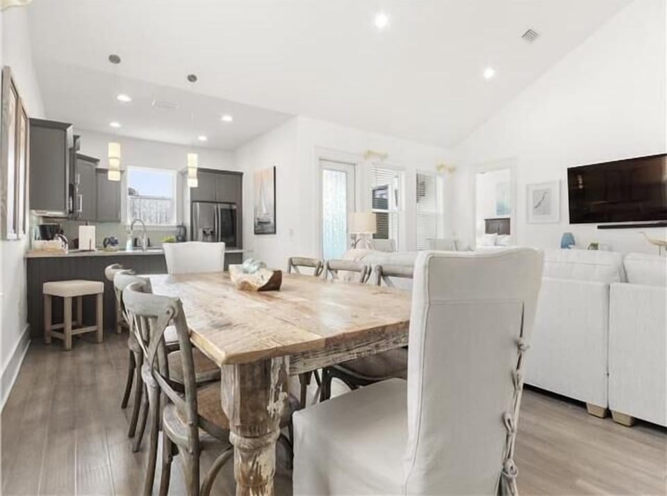 House, Multiple Beds (Frangista Beach: Whispering Palms) | Dining