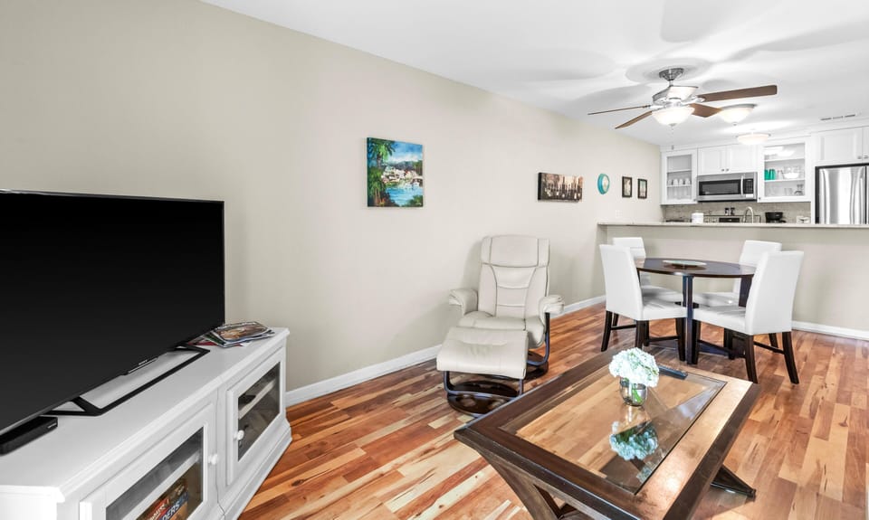 Condo, 1 Queen Bed with Sofa bed (Tradewinds Condominium #25) | Dining