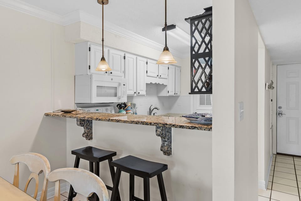 Condo, Multiple Beds (Tradewinds Condominium #2) | Private kitchen | Oven, toaster
