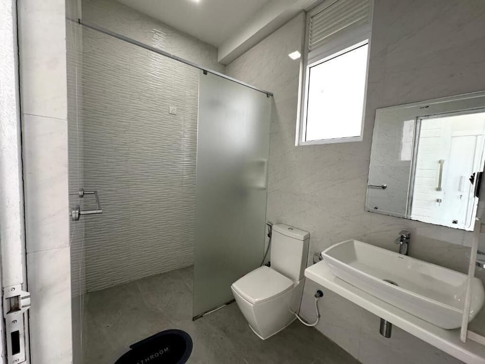 Deluxe Double Room, Balcony, Mountain View | Bathroom | Shower, free toiletries, hair dryer, bidet